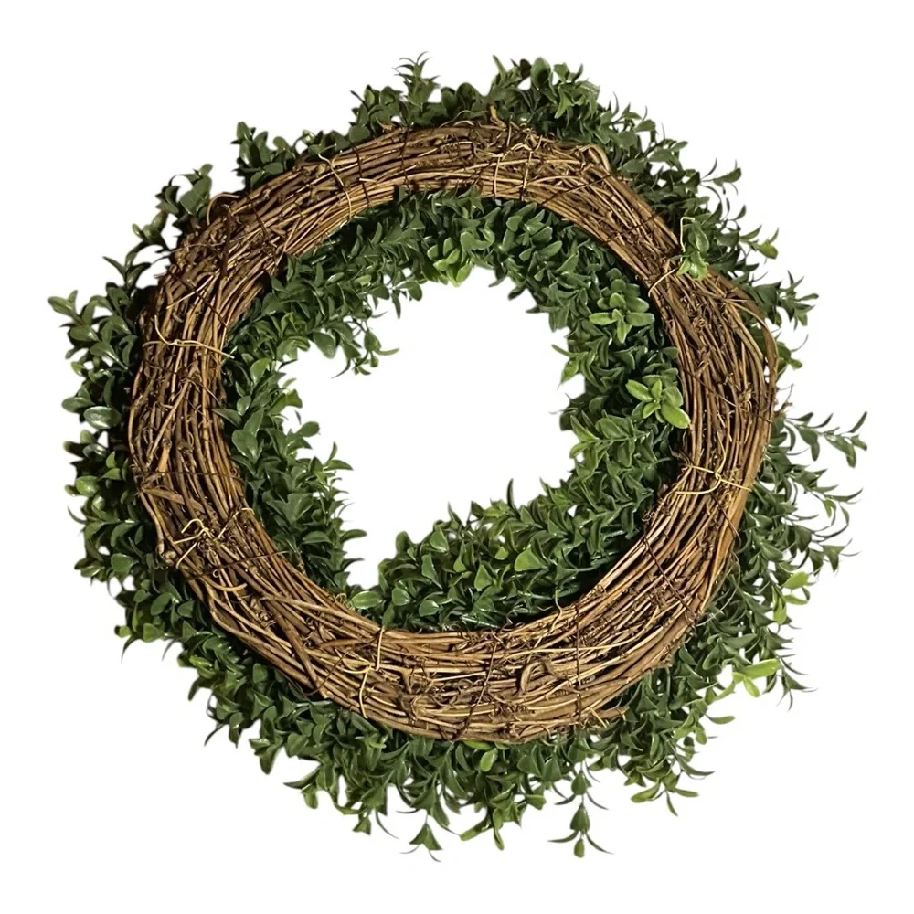 Green Boxwood Holiday Wreath
